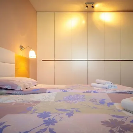 Apartment - Location, Near Center! *
