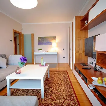 - Location, Near Center! Apartament Sofia