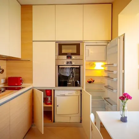 Apartment - Location, Near Center!