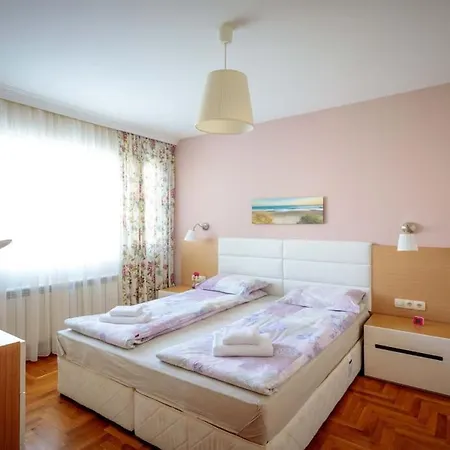 Apartment - Location, Near Center!