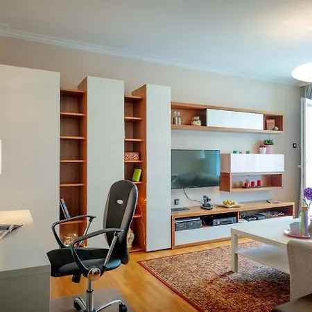 - Location, Near Center! Apartment *