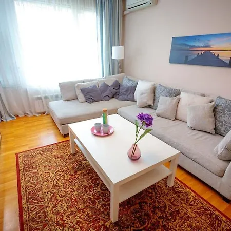 Apartment - Location, Near Center!