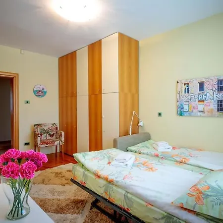 - Location, Near Center! Apartment *