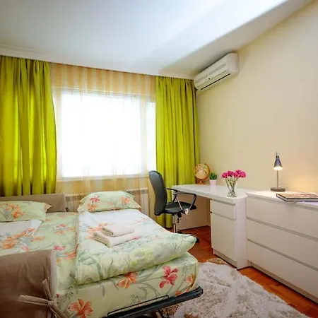 - Location, Near Center! *