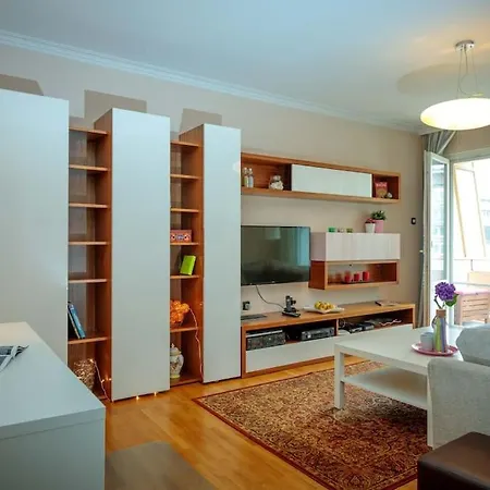 - Location, Near Center! Apartment *